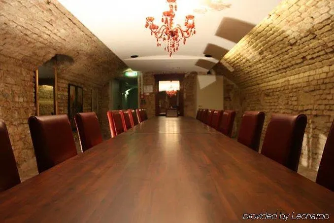 Hahn Hotel Vienna 3*,