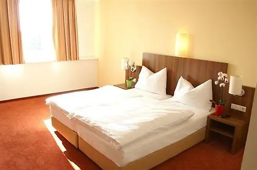 Hahn Hotel Vienna 3*,