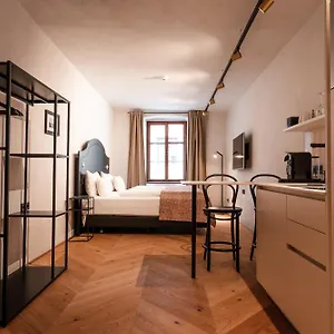 H5 Grauer Baer & 4*, Innsbruck Austria