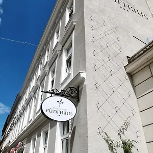 Pensión Fünfhaus, Viena